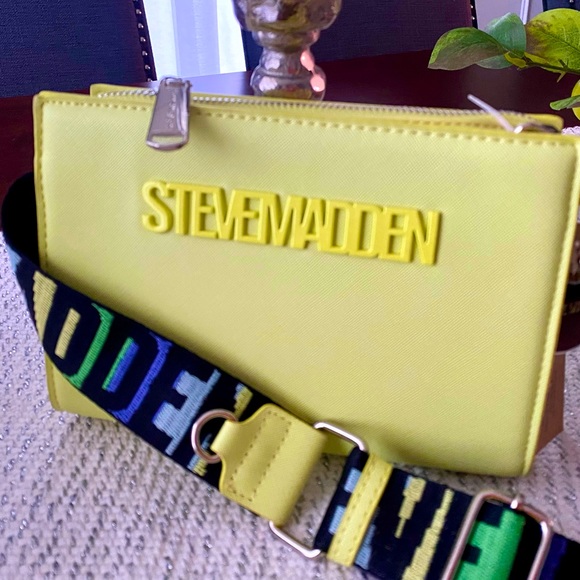 NWT! Gorgeous brand new Steve Madden bag in super fun lemon yellow color. - Picture 2 of 10